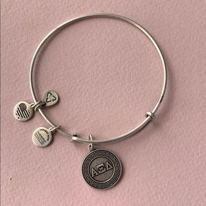 AXiD Alex & Ani